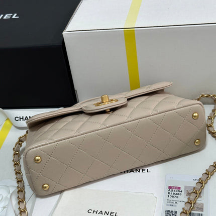 FLAP BAG WITH HANDLE 22 IN BEIGE LAMBSKIN GOLD PLATED METAL