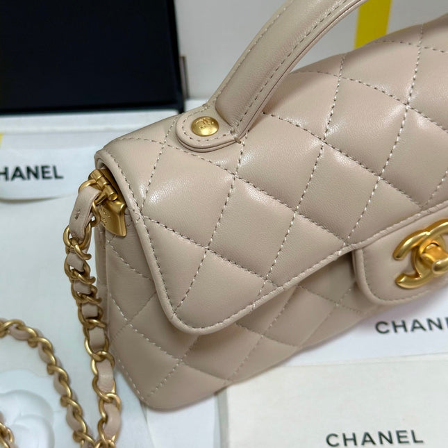 FLAP BAG WITH HANDLE 22 IN BEIGE LAMBSKIN GOLD PLATED METAL