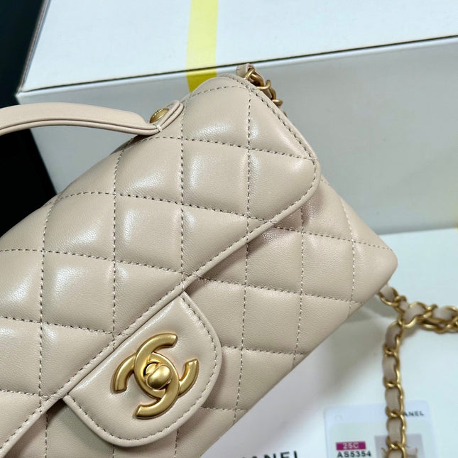 FLAP BAG WITH HANDLE 22 IN BEIGE LAMBSKIN GOLD PLATED METAL