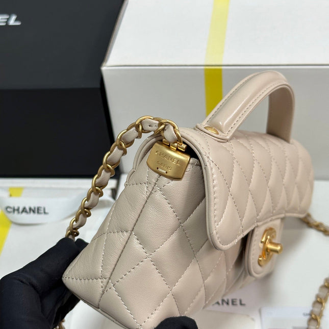 FLAP BAG WITH HANDLE 22 IN BEIGE LAMBSKIN GOLD PLATED METAL