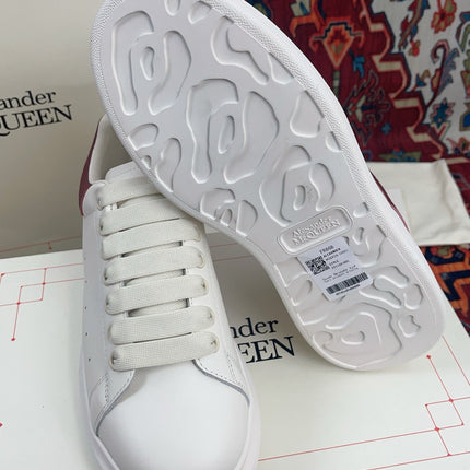 OVERSIZED SNEAKER IN WHITE CALFSKIN BURGUNDY EMBOSSED HEEL TAB