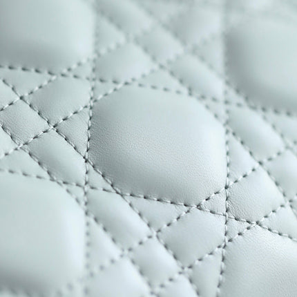 LADY 17 IN LIGHT BLUE LAMBSKIN WITH CANNAGE PATTERN