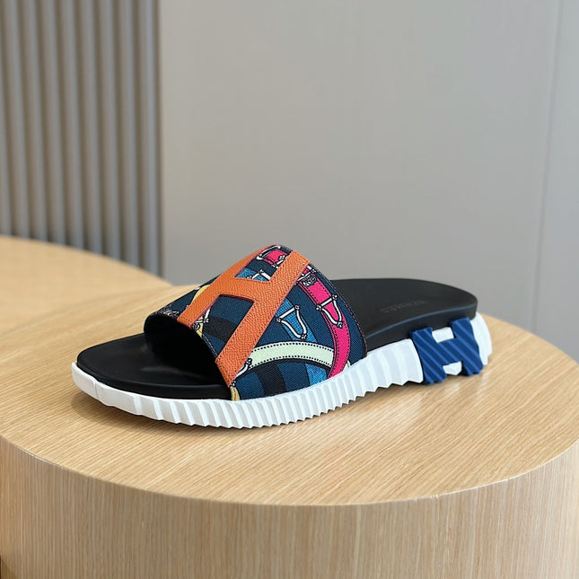 HM SLIPPERS BLACK AND NAVY CANVAS WITH MOTIF