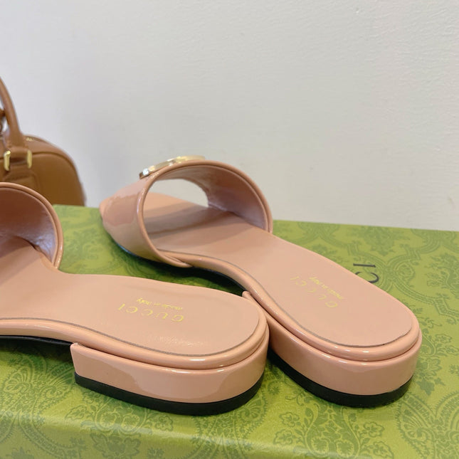 SLIDE SANDALS IN DESERT SAND GLOSSY SHEEPSKIN ENAMELLED ROUND INTERLOCKING G