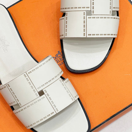 IDIOMA SANDAL IN WHITE CREAM CALFSKIN