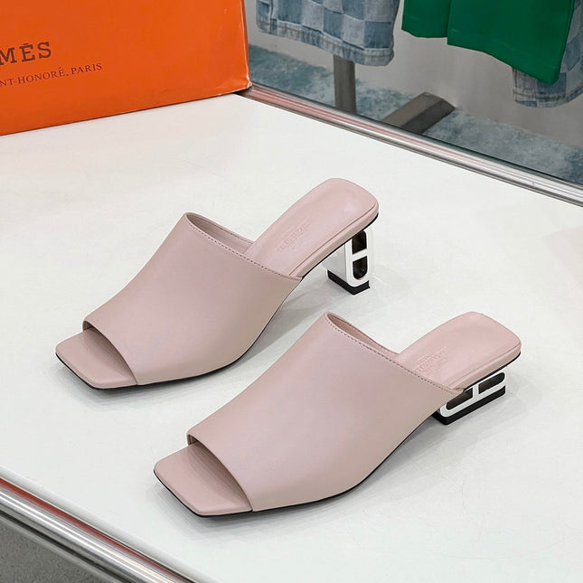 IDOLE SANDAL IN BABY PINK CALFSKIN