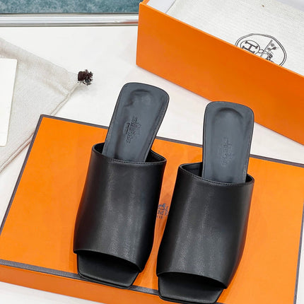 ICONIQUE 60 SANDAL IN BLACK CALFSKIN