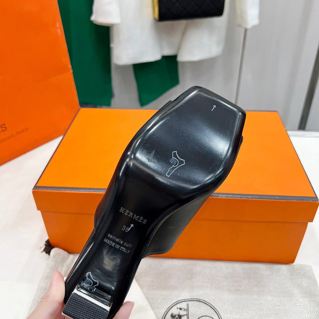 ICONIQUE 60 SANDAL IN BLACK CALFSKIN