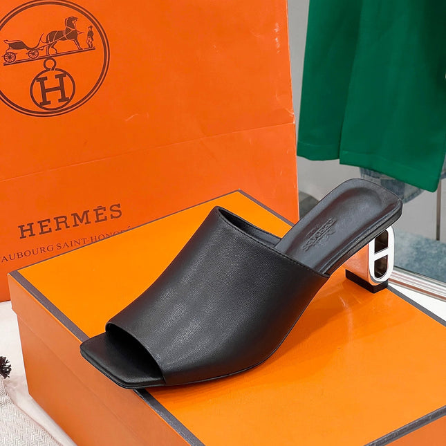 ICONIQUE 60 SANDAL IN BLACK CALFSKIN