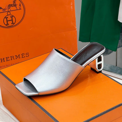 ICONIQUE 60 SANDAL IN SILVER CALFSKIN