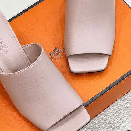 ICONIQUE 60 SANDAL IN BABY PINK CALFSKIN