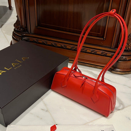 LE TECKEL MEDIUM BAG 33 IN CLASSIC RED GOATSKIN
