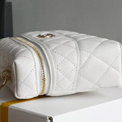 COSMETIC BAG 19 IN WHITE GRAINED CALFSKIN GOLD HARDWARE