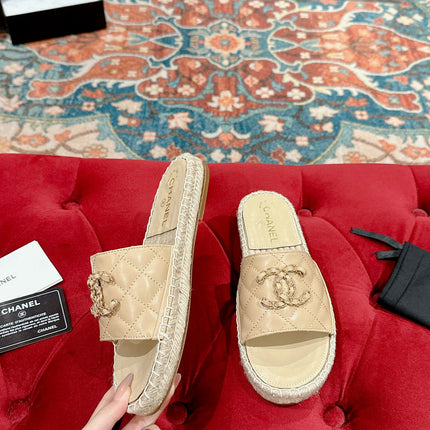 FLAT SLIPPERS IN BEIGE CREAM LAMBSKIN AND WOVEN WITH LOGO