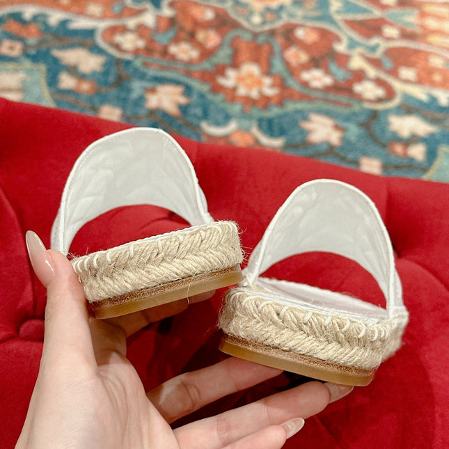 FLAT SLIPPERS IN WHITE LAMBSKIN AND WOVEN WITH LOGO
