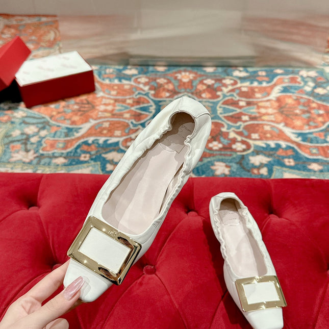 BELLE VIVIER BALLERINAS IN WHITE SHINY LAMBSKIN GOLD PATENT SQUARE BUCKLE