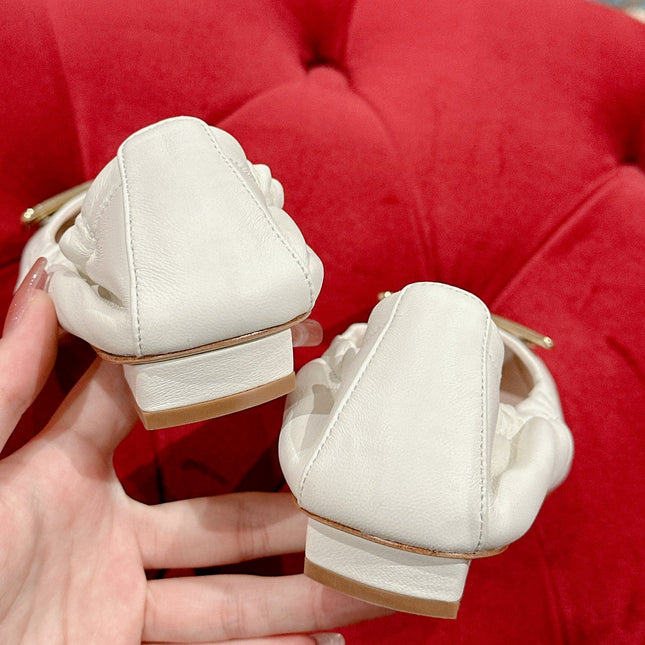 BELLE VIVIER BALLERINAS IN WHITE SHINY LAMBSKIN GOLD PATENT SQUARE BUCKLE