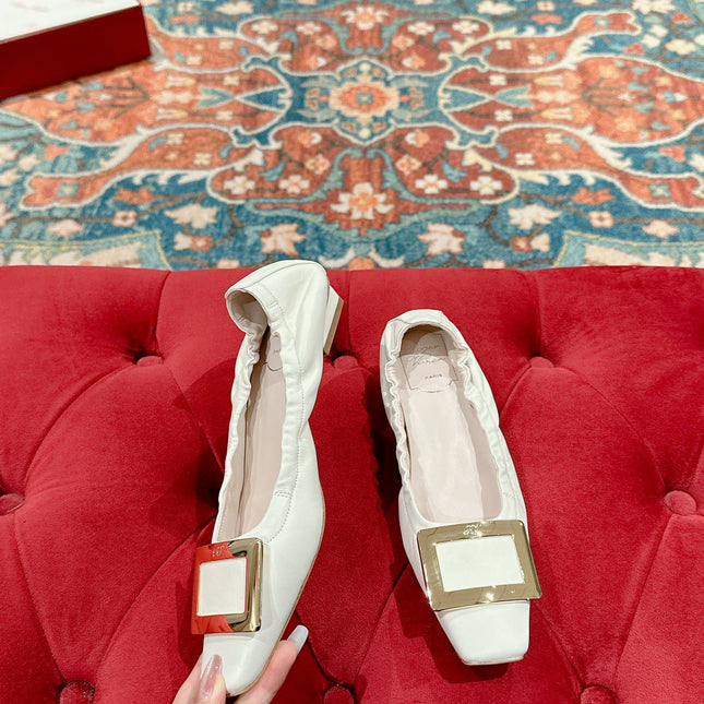 BELLE VIVIER BALLERINAS IN WHITE SHINY LAMBSKIN GOLD PATENT SQUARE BUCKLE