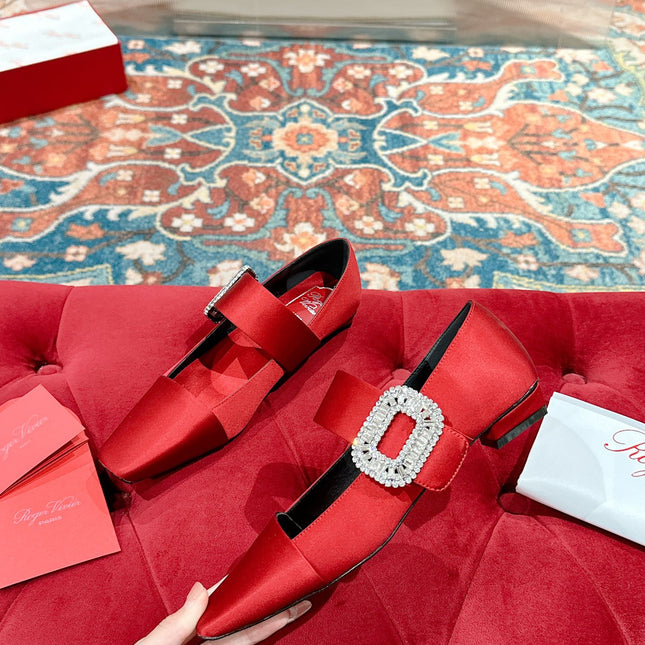 MARY JANES IN RED SATIN WITH CRYSTAL SQUARE BUCKLE