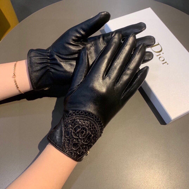 GLOVES WITH LACE TRIM IN BLACK LAMBSKIN 146816
