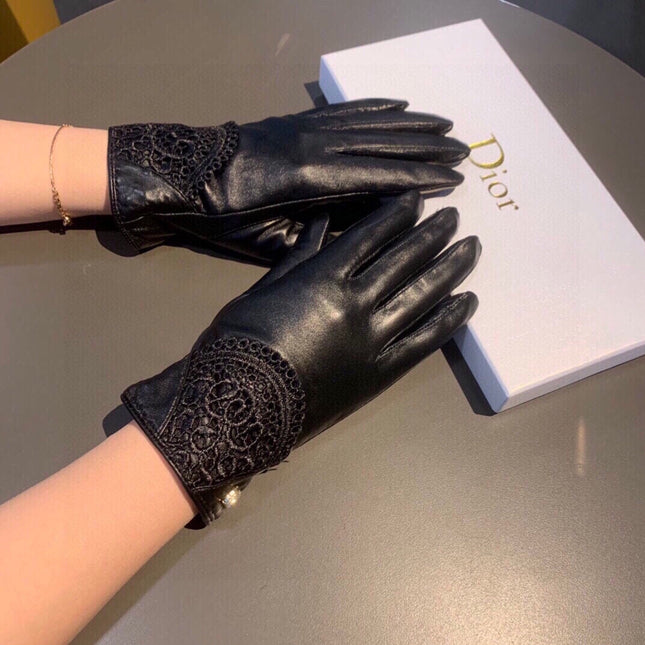 GLOVES WITH LACE TRIM IN BLACK LAMBSKIN 146816