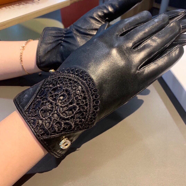 GLOVES WITH LACE TRIM IN BLACK LAMBSKIN 146816
