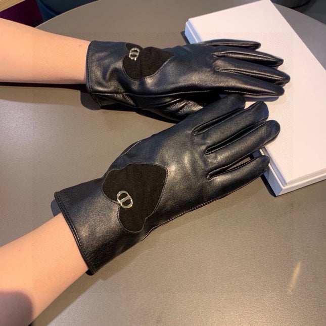 GLOVES WITH HEART ICON IN BLACK LAMBSKIN 378834