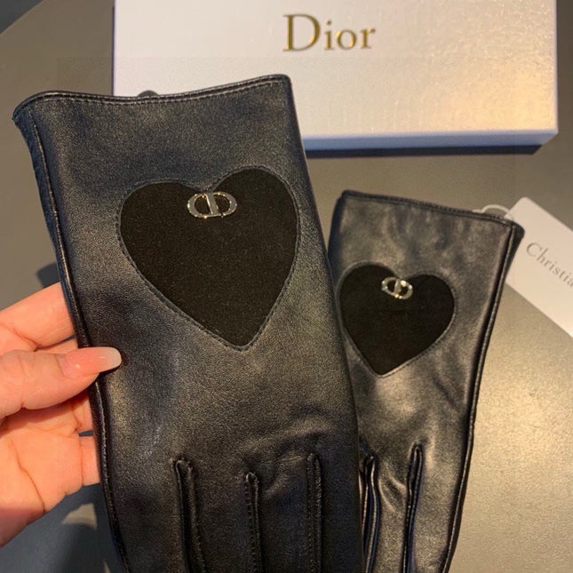 GLOVES WITH HEART ICON IN BLACK LAMBSKIN 378834