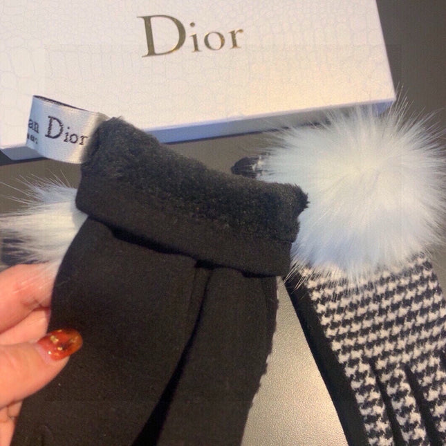 CD WOOL GLOVES WITH FOX FUR BALL BLACK MIX WHITE 397065