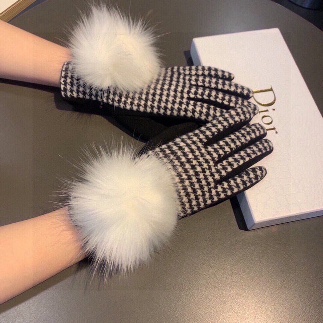 CD WOOL GLOVES WITH FOX FUR BALL BLACK MIX WHITE 397065