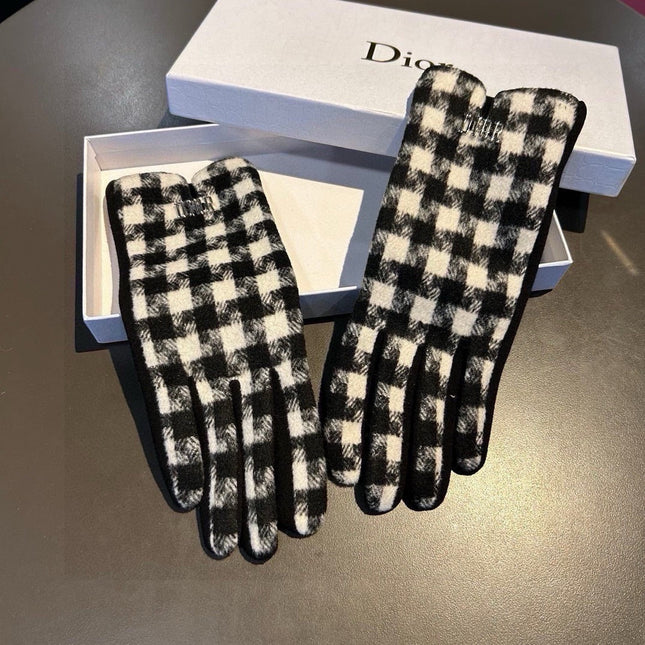 PLAID GLOVES IN BLACK MIX WHITE WOOL 405940