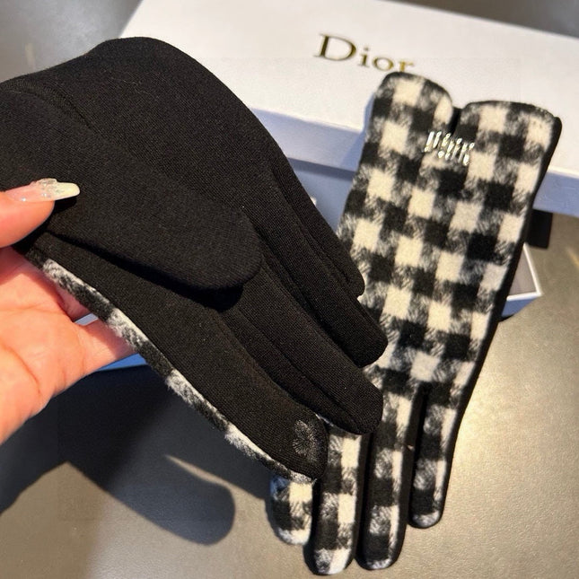PLAID GLOVES IN BLACK MIX WHITE WOOL 405940