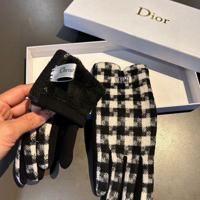 PLAID GLOVES IN BLACK MIX WHITE WOOL 405940