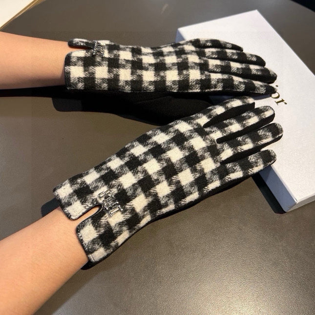 PLAID GLOVES IN BLACK MIX WHITE WOOL 405940