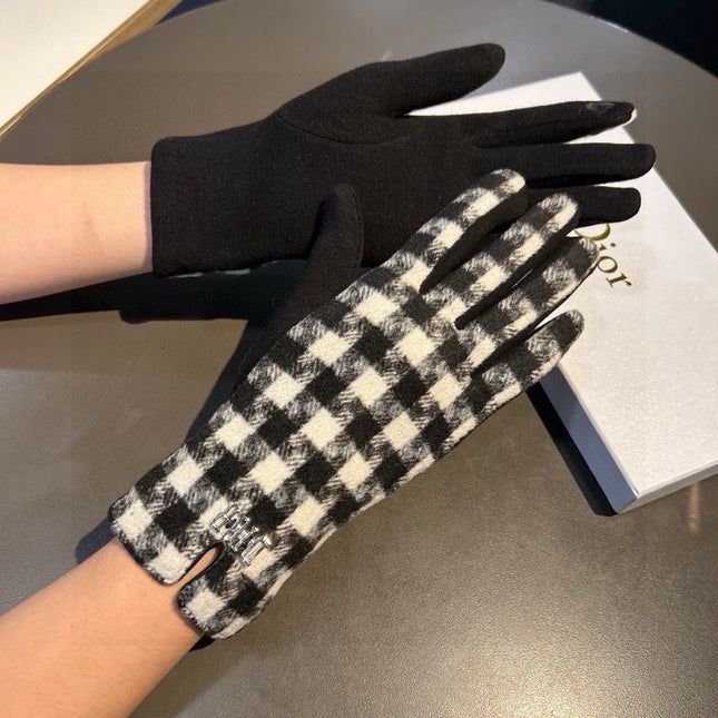 PLAID GLOVES IN BLACK MIX WHITE WOOL 405940