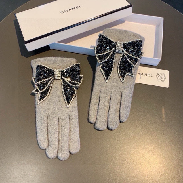GLOVES IN DOVE GRAY WOOL WITH RHINSTONES 429246