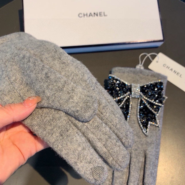 GLOVES IN DOVE GRAY WOOL WITH RHINSTONES 429246