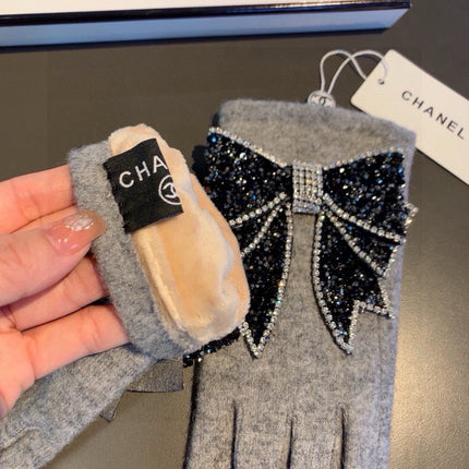 GLOVES IN DOVE GRAY WOOL WITH RHINSTONES 429246
