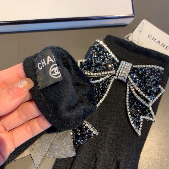 GLOVES IN BLACK WOOL WITH RHINSTONES 429247