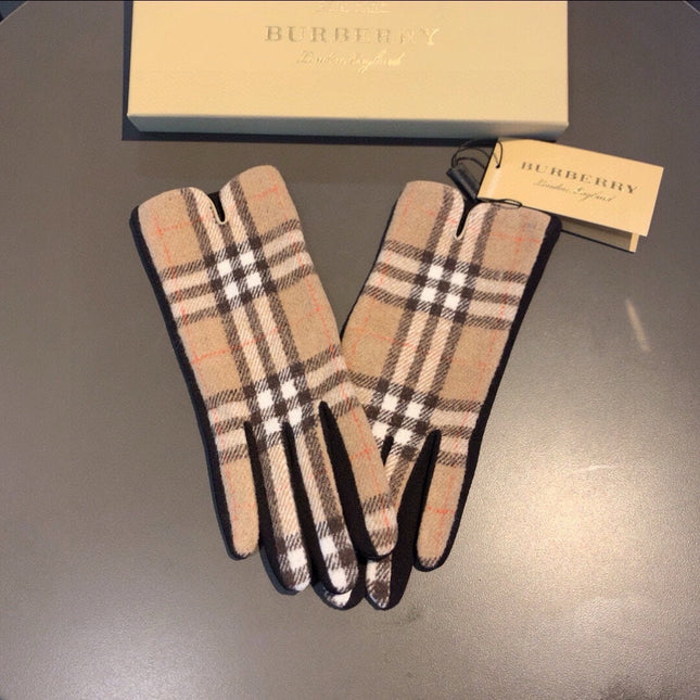 GLOVES IN CAMEL BEIGE AND BLACK WOOL 448244