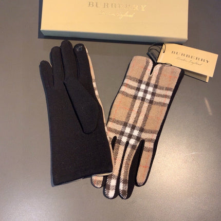 GLOVES IN CAMEL BEIGE AND BLACK WOOL 448244