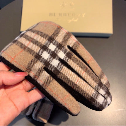 GLOVES IN CAMEL BEIGE AND BLACK WOOL 448244