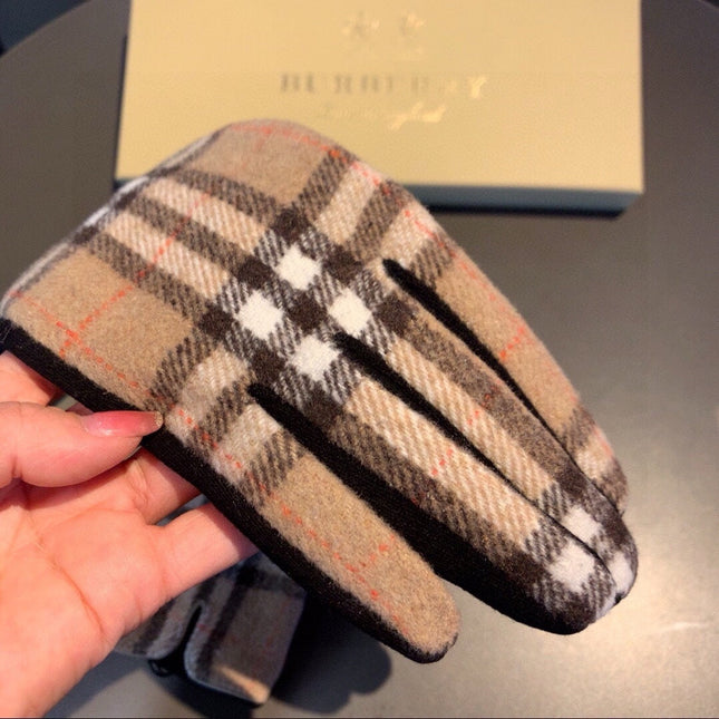 GLOVES IN CAMEL BEIGE AND BLACK WOOL 448244