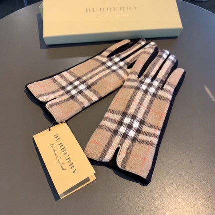 GLOVES IN CAMEL BEIGE AND BLACK WOOL 448244