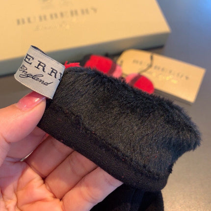 GLOVES IN CHERRY RED AND BLACK WOOL 448245