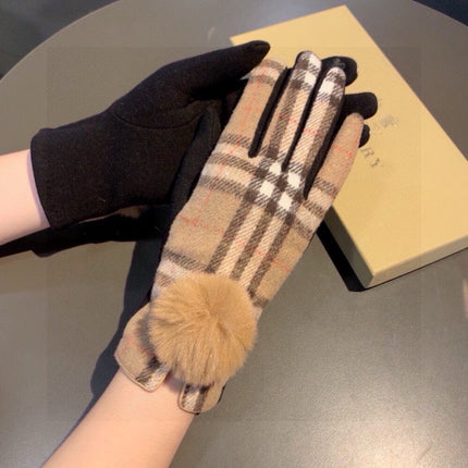 GLOVES IN CAMEL BEIGE AND BLACK WOOL WITH RABBIT FUR 448246