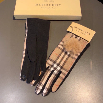 GLOVES IN CAMEL BEIGE AND BLACK WOOL WITH RABBIT FUR 448246