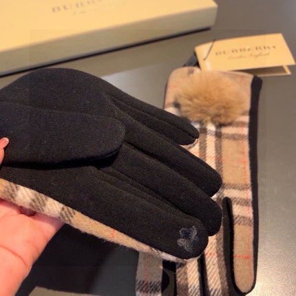 GLOVES IN CAMEL BEIGE AND BLACK WOOL WITH RABBIT FUR 448246