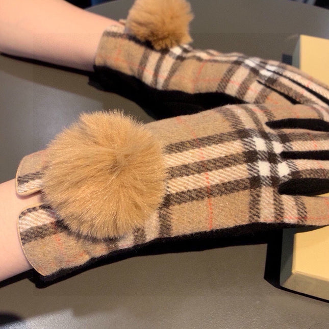 GLOVES IN CAMEL BEIGE AND BLACK WOOL WITH RABBIT FUR 448246