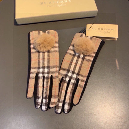 GLOVES IN CAMEL BEIGE AND BLACK WOOL WITH RABBIT FUR 448246